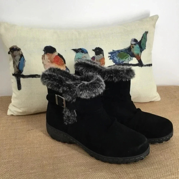 Khombu Women’s Lindsey Suede Ankle Boots - Picture 2 of 10